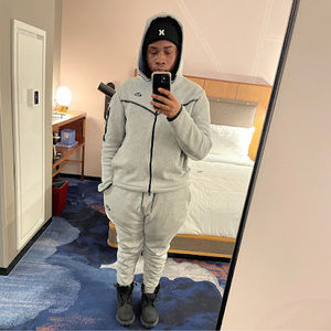 Meet your Posher, Shelovejosh